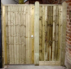 Closeboard Gate with Capping